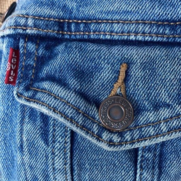 Levi’s red tag button closure faded jean jacket - Picture 5 of 16